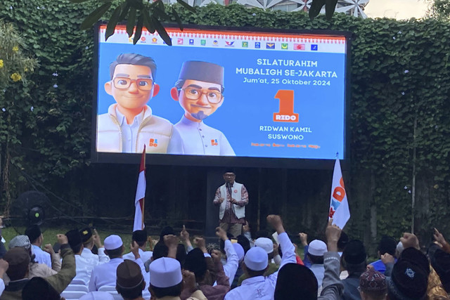 Calon Gubernur Jakarta Ridwan Kamil menyampaikan sambutan dalam acara silaturrahmi mubaligh Jakarta, di DPP Golkar Cikini, Jakarta Pusat, Jumat (25/10/2024). Foto: Alya Zahra/kumparan 