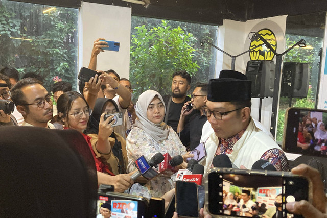 Calon Gubernur Jakarta Ridwan Kamil menjawab pertanyaan wartawan dalam acara silaturrahmi mubaligh Jakarta, di DPP Golkar Cikini, Jakarta Pusat, Jumat (25/10/2024). Foto: Alya Zahra/kumparan 