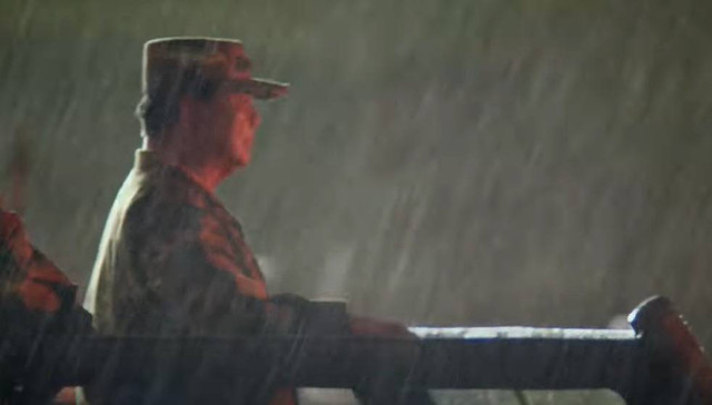 Presiden Prabowo Subianto hujan-hujanan saat Parade Senja di Akmil Magelang, Jumat (25/10/2024). Foto: Dok. YouTube Sekretariat Presiden