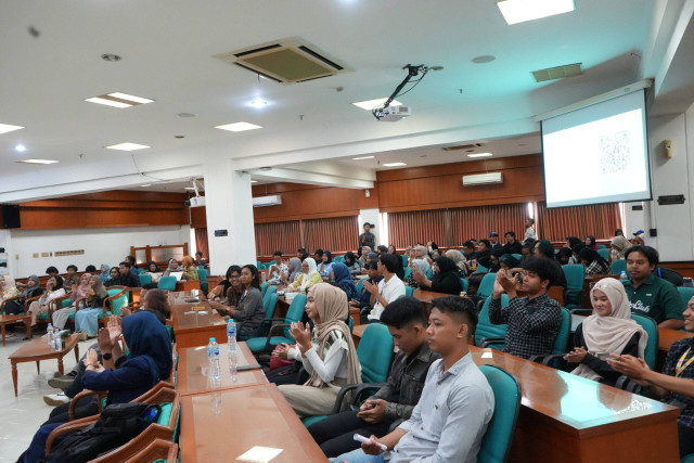 Suasana seminar yang dihadiri ratusan mahasiswa Ilmu Komunikasi UMY