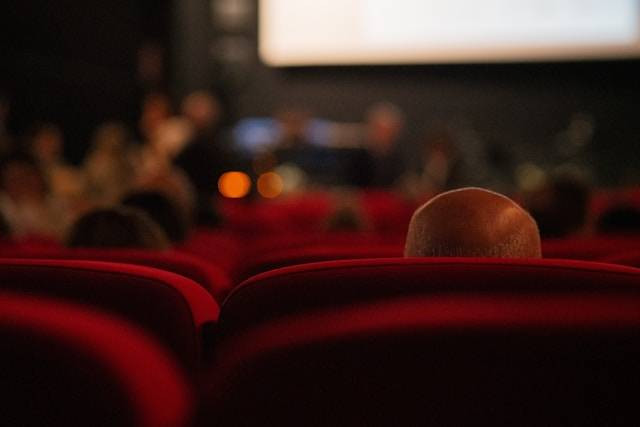 Jadwal tayang film Bolehkah Sekali Saja Ku Menangis di bioskop Jakarta 26 Oktober. Foto hanyalah ilustrasi, bukan tempat yang sebenarnya. Sumber: Unsplash/Pauline Iakovleva