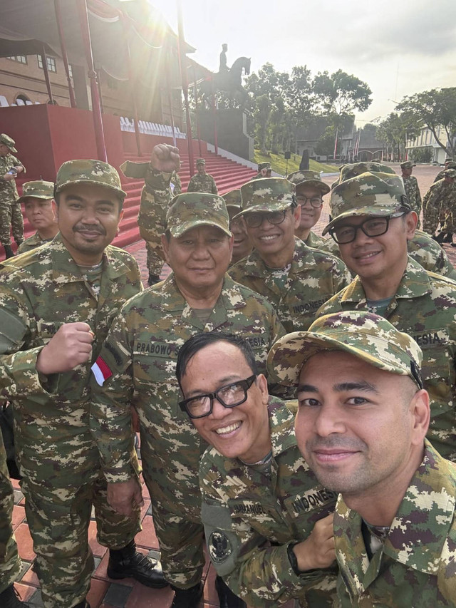 Kabinet Merah Putih berolahraga pagi di hari kedua retreat di Akmil, Magelang, Jawa Tengah, Sabtu (26/10). Foto: Dok. Istimewa