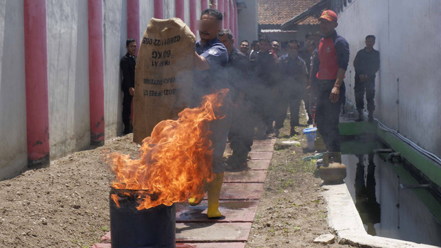 Rutan Temanggung Gelar Pelatihan dan Simulasi Penyelamatan  Darurat Kebakaran