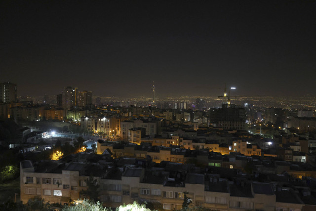 Pemandangan umum Teheran setelah beberapa ledakan terdengar di Teheran pada 26 Oktober 2024. Foto: Atta Kenare/AFP