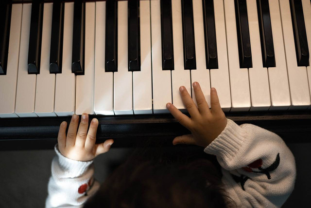 Ilustrasi: Piano learning child. Sumber: https://pixabay.com