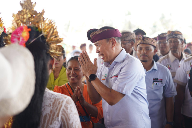 ASR saat bertemu dengan warga Kolaka Timur di kampanye dialogisnya. Foto: Dok. Istimewa.