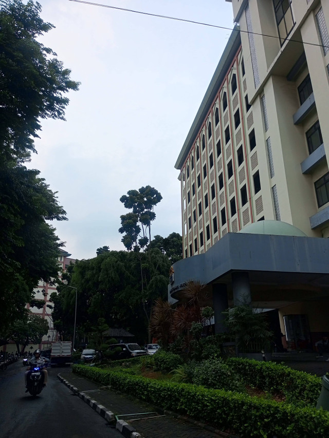 Universitas syarif hidayatulah jakarta; gedung FITK.