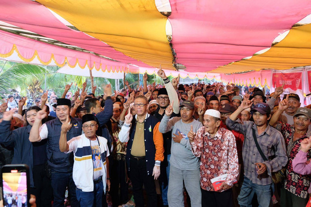 Calon Gubernur Kalbar nomor urut 1, Sutarmidji saat silaturahmi dialogis dengan masyarakat Kecamatan Galing, Kabupaten Sambas. Foto: Dok. Tim Media Midji-Didi