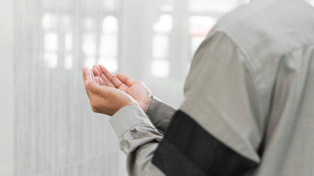 Doa Rezeki. Foto: Unsplash/Masjid Pogung Dalangan