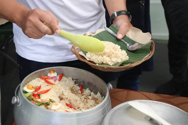 Kuliner Sekitar Lapangan Pancasila Simpang Lima. Foto hanya ilustrasi, bukan tempat yang sebenarnya. Sumber: Unsplash/Mufid Majnun