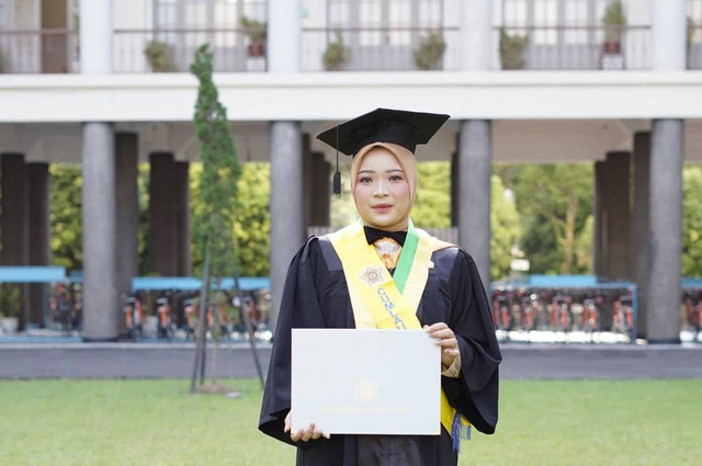 Elia Laila Rizqiyah, lulusan S2 UGM termuda dengan IPK sempurna 4.0. Foto: UGM