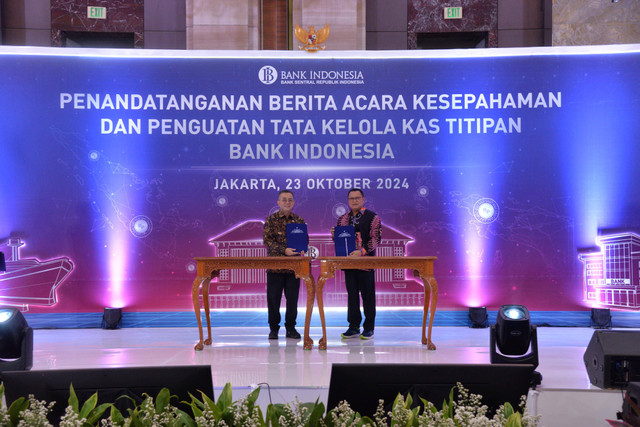 Dirut Bank Kalbar. Rokisi usai menanda tangani Kesepahaman dan penguatan Tata  Kelola Pengelolaan Kas Titipan dengan Bank Indonesia. Foto: Dok. Bank Kalbar