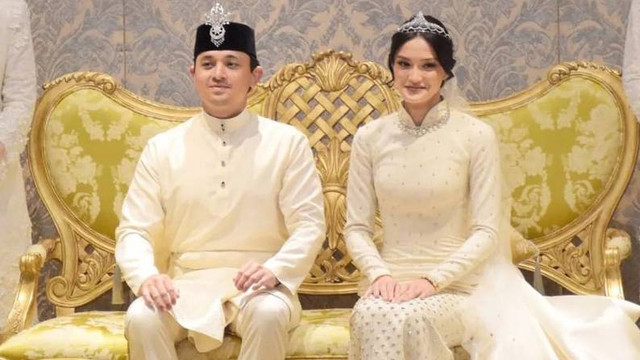 Pangeran Pahang, Tengku Muhammad Iskandar, menikahi perempuan berdarah Indonesia Tengku Natasya Puteri Adnan di Istana Abdulaziz, Kuantan, Pahang, Malaysia, pada Kamis (24/10). Foto: Instagram/@kesultanan.pahang