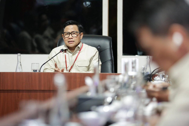 Menteri Koordinator Bidang Pemberdayaan Masyarakat Abdul Muhaimin Iskandar atau Cak Imin mimpin rapat Kemenko Pemberdayaan RI di Akmil Tidar Magelang, Sabtu (26/10). Foto: X/@cakimiNOW