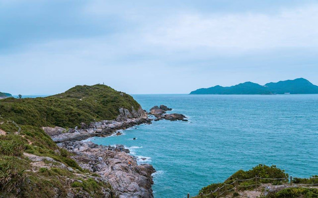 Pantai Teluk Bidadari. Foto hanya ilustrasi, bukan tempat sebenarnya. Sumber: pexels.com/Andy Dufresne