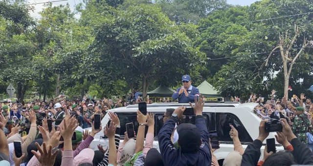 Presiden Prabowo Subianto meninggalkan Akademi Militer, Magelang, Minggu (27/10/2024). Foto: Zamachsyari/kumparan