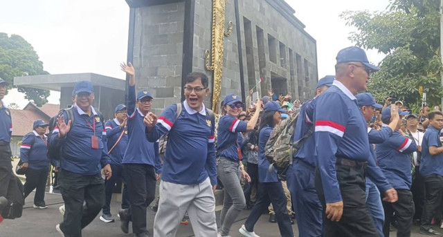 Presiden Prabowo Subianto, Para Menteri, Wakil Menteri, Kepala Badan, Utusan Khusus, hingga Penasihat Khusus Presiden meninggalkan Akademi Militer, Magelang, Minggu (27/10/2024). Foto: Zamachsyari/kumparan