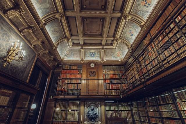Perpustakaan di Bandung untuk umum. Foto hanya ilustrasi, bukan tempat sebenarnya. Sumber: Unsplash/Gabriel Ghnassia