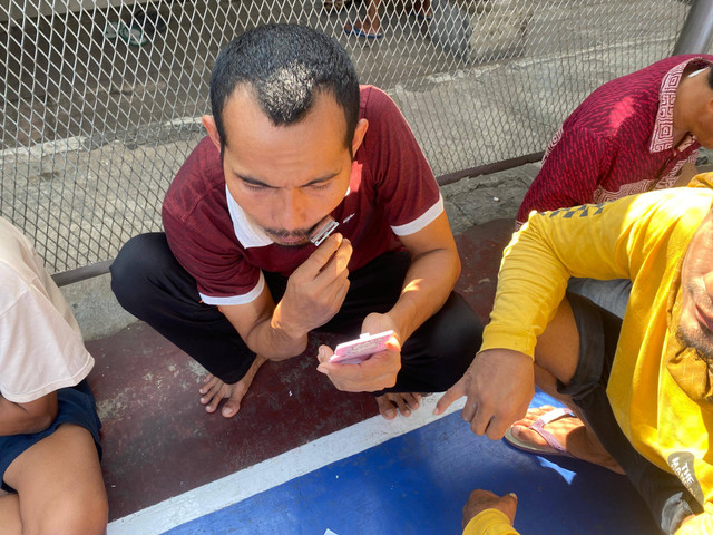 WBP Cukur Kumis (dok. Humas Rutan Pekalongan/Anam)