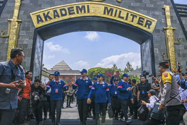 Para menteri Kabinet Merah Putih meninggalkan Akademi Militer usai mengikuti kegiatan pembekalan, rapat kerja dan retreat Kabinet Merah Putih 2024-2029 di Akademi Militer Magelang, Jawa Tengah, Minggu (27/10/2024). Foto: Muhammad Adimaja/ANTARA FOTO