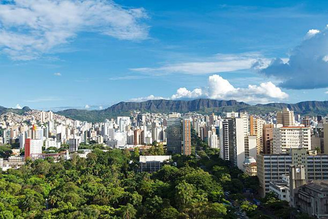 Pemandangan panorama udara kota Belo Horizonte, ibu kota negara bagian Minas Gerais, Brasil | Sumber : Istock Photo.com