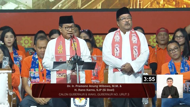 Paslon nomor urut 03 Pramono Anung-Rano Karno menyampaikan visi dan misi saat Debat Kedua Pilgub Jakarta di City Beach International Stadium (BCIS) Ancol, Jakarta, Minggu (27/10/2024). Foto: YouTube/ KPU PROVINSI DKI JAKARTA 