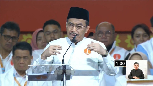 Cawagub nomor urut 01 Suswono menyampaikan pendapatnya saat Debat Kedua Pilgub Jakarta di City Beach International Stadium (BCIS) Ancol, Jakarta, Minggu (27/10/2024). Foto: YouTube/ KPU PROVINSI DKI JAKARTA