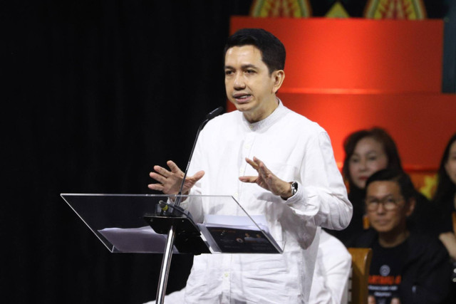 Cawagub nomor urut 02 Kun Wardana menyampaikan pendapatnya saat Debat Kedua Pilgub Jakarta di City Beach International Stadium (BCIS) Ancol, Jakarta, Minggu (27/10/2024). Foto: Iqbal Firdaus/kumparan