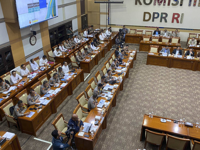 Rapat Dengar Pendapat Komisi III DPR RI dengan Kapolda NTT dan Kapolda Sulteng di gedung DPR RI, Jakarta pada Senin (28/10/2024). Foto: Abid Raihan/kumparan