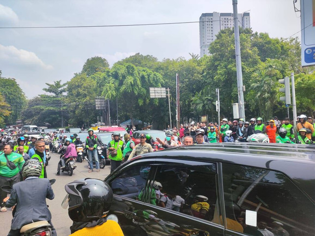 Begini suasana di sekitar pospol Pejaten saat anak berusia 5 tahun disandera oleh seseorang. Foto: Syawal Febrian Darisman/kumparan