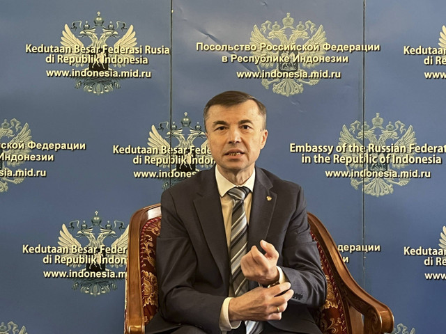 Duta Besar Rusia untuk Indonesia, Sergei Gennadievich Tolchenov, dalam press briefing di kediamannya di Jakarta Selatan, Senin (28/10/2024). Foto: Tiara Hasna/kumparan