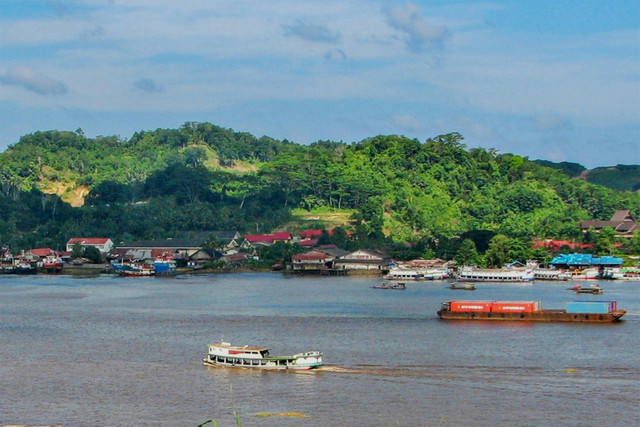 Ilustrasi rumah adat Kalimantan Timur. Unsplash/motomoto sc