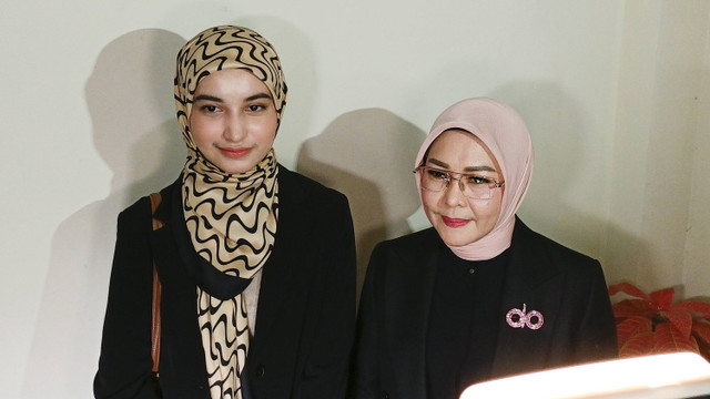 Cut Intan Nabila didampingi kuasa hukumnya Ana Sofa Yuking di Pengadilan Negeri Cibinong, Senin (28/10/2024). Foto: Aprilandika Pratama/kumparan