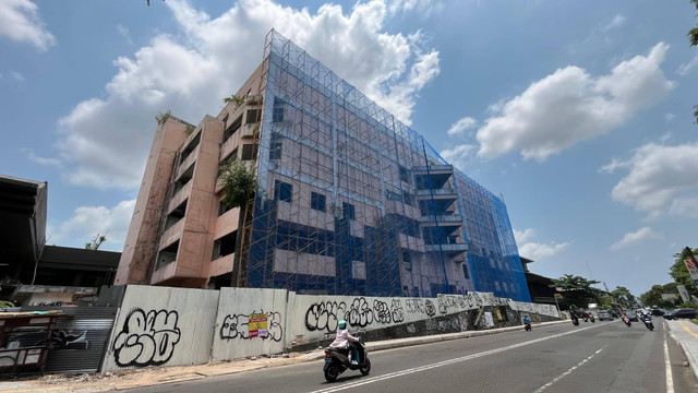 Gedung Gama Plazza atau Gama Bookstore UGM di Jl Persatuan yang sudah mangkrak selama 20 tahun. Foto: Iqbal Twq/Pandangan Jogja