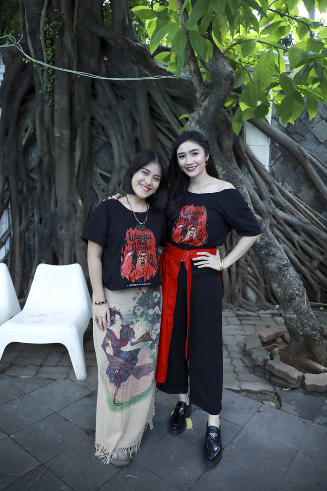 Ashira Zamita dan Febby Rastanty pemeran film Wanita Ahli Neraka saat berkunjung ke kantor kumparan, Jakarta, Senin (28/10/2024). Foto: Syawal Febrian Darisman/kumparan