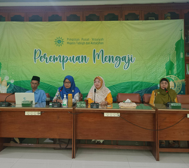 Foto Narasumber, Moderator, Pengisi sambutan dan Pembaca Kalam Ilahi.