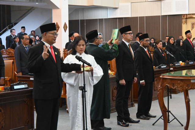 Pengambilan sumpah jabatan pimpinan DPRD Kota Yogyakarta periode 2024-2029, Senin (28/10). Foto: Pemkot Yogya