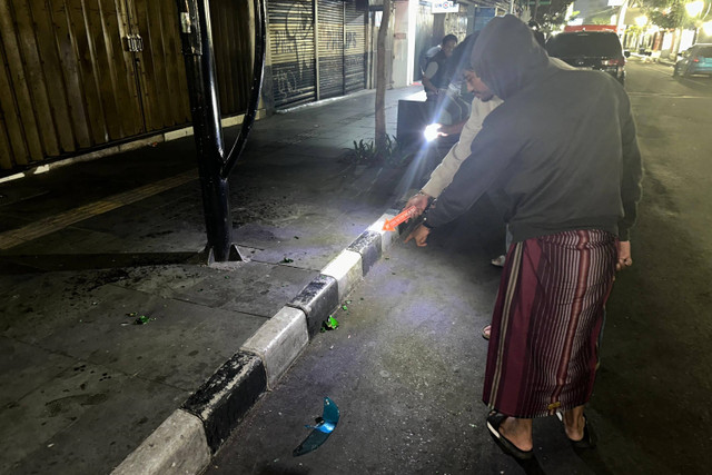 TKP pengeroyokan anggota komunitas vespa di Jalan A Yani Kota Sukabumi. Foto: Polres Sukabumi Kota