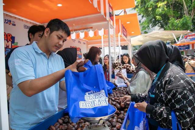 Salak pondoh dari Kelompok Tani Jaya Lestari, Desa Kutambaru, Kabupaten Karo, Sumatera Utara pada Bazaar UMKM BRILiaN di Kantor Pusat BRI, Jakarta. Foto: Dok. BRI