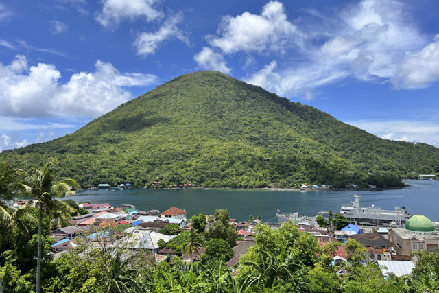 Gunung Api Banda. Foto: Angga Sukmawijaya/kumparan