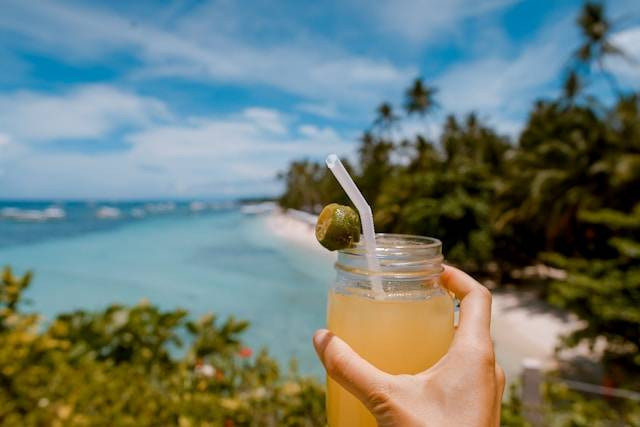 Minuman khas Lombok, foto hanya ilustrasi, bukan minuman yang sebenarnya: Unsplash/Toa Heftiba