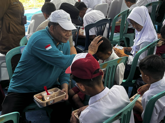 Wakil Menteri KP, Didit Herdiawan Ashaf dalam simulasi KKP di Pulau Untung Jawa, Kepulauan Seribu, Selasa (29/10/2024). Foto: Widya Islamiati/kumparan