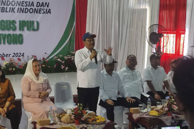 Menteri Sosial, Saifullah Yusuf, di Balai Warga Kelurahan Bulu Lor, Kota Semarang, pada Selasa (29/10/2024). Foto: Rachmadi Rasyad/kumparan