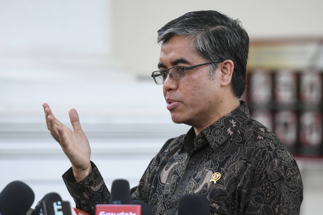 Menteri Ketenagakerjaan Yassierli memberikan keterangan kepada wartawan usai mengikuti rapat yang dipimpin Presiden Prabowo Subianto di Kompleks Istana Kepresidenan, Jakarta, Selasa (29/10/2024). Foto: Hafidz Mubarak A/Antara Foto 