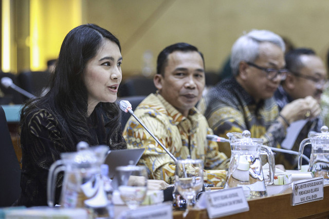 Menteri Kependudukan dan Pembangunan Keluarga Wihaji bersama Wamen-nya Isyana Bagoes Oka di gedung DPR RI, Jakarta pada Selasa (29/10/2024). Foto: Dhemas Reviyanto/ANTARA FOTO