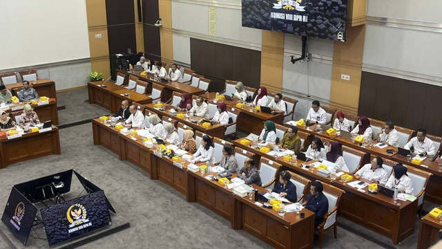 Komisi VIII DPR RI raker dengan Kementerian Pemberdayaan Perempuan dan Perlindungan Anak Indonesia, Selasa (29/10/2024). Foto: Haya Syahira/kumparan