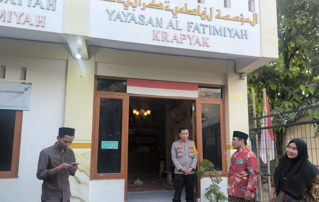 Kapolresta Yogyakarta bersilaturahmi ke Pimpinan Ponpes Yayasan Al Fatimiyah Krapyak serta melihat kondisi santri korban yg sedang dalam tahap pemulihan, Selasa (29/10/2024).
 Foto: X/@polresjogja