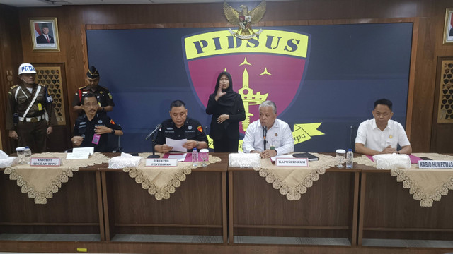 Pidsus Kejagung menetapkan Thomas Lembong sebagai tersangka dalam kasus impor gula, Jaksel, Selasa (29/10/2024). Foto: Thomas Bosco/kumparan