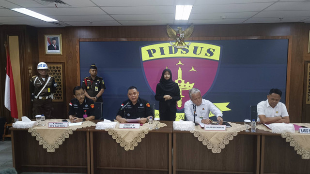 Pidsus Kejagung menetapkan Thomas Lembong sebagai tersangka dalam kasus impor gula, Jaksel, Selasa (29/10/2024). Foto: Thomas Bosco/kumparan