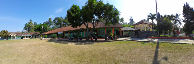 Empat rumah ibadah di SDN Balerejo 01, Wlingi, Blitar, Jawa Timur. Selasa (29/10/2024). Foto: Setiyoko